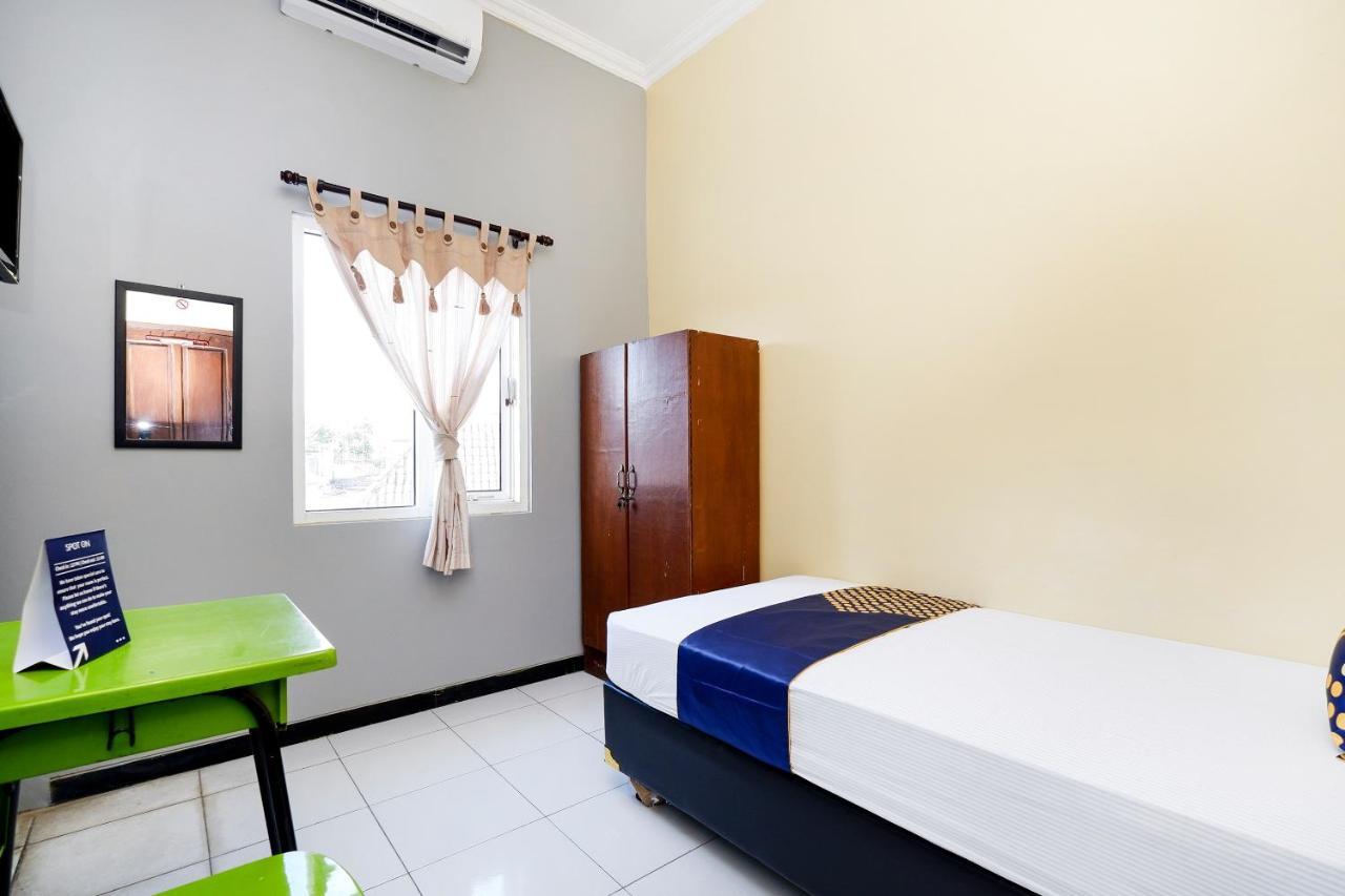 Super Oyo 2209 Solo Point Guest House Syariah Eksteriør bilde