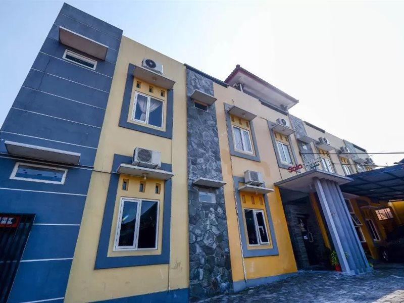 Super Oyo 2209 Solo Point Guest House Syariah Eksteriør bilde