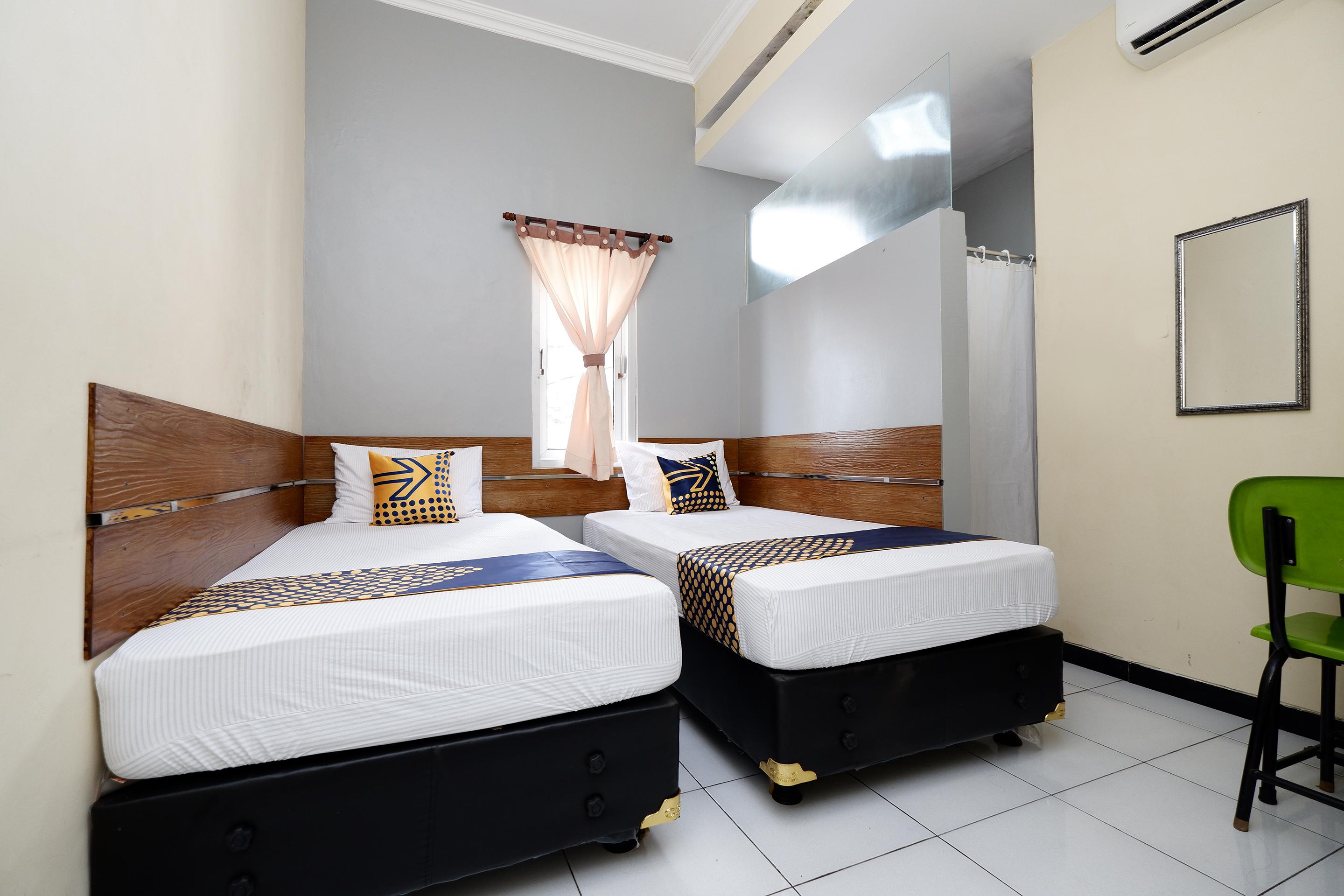 Super Oyo 2209 Solo Point Guest House Syariah Eksteriør bilde