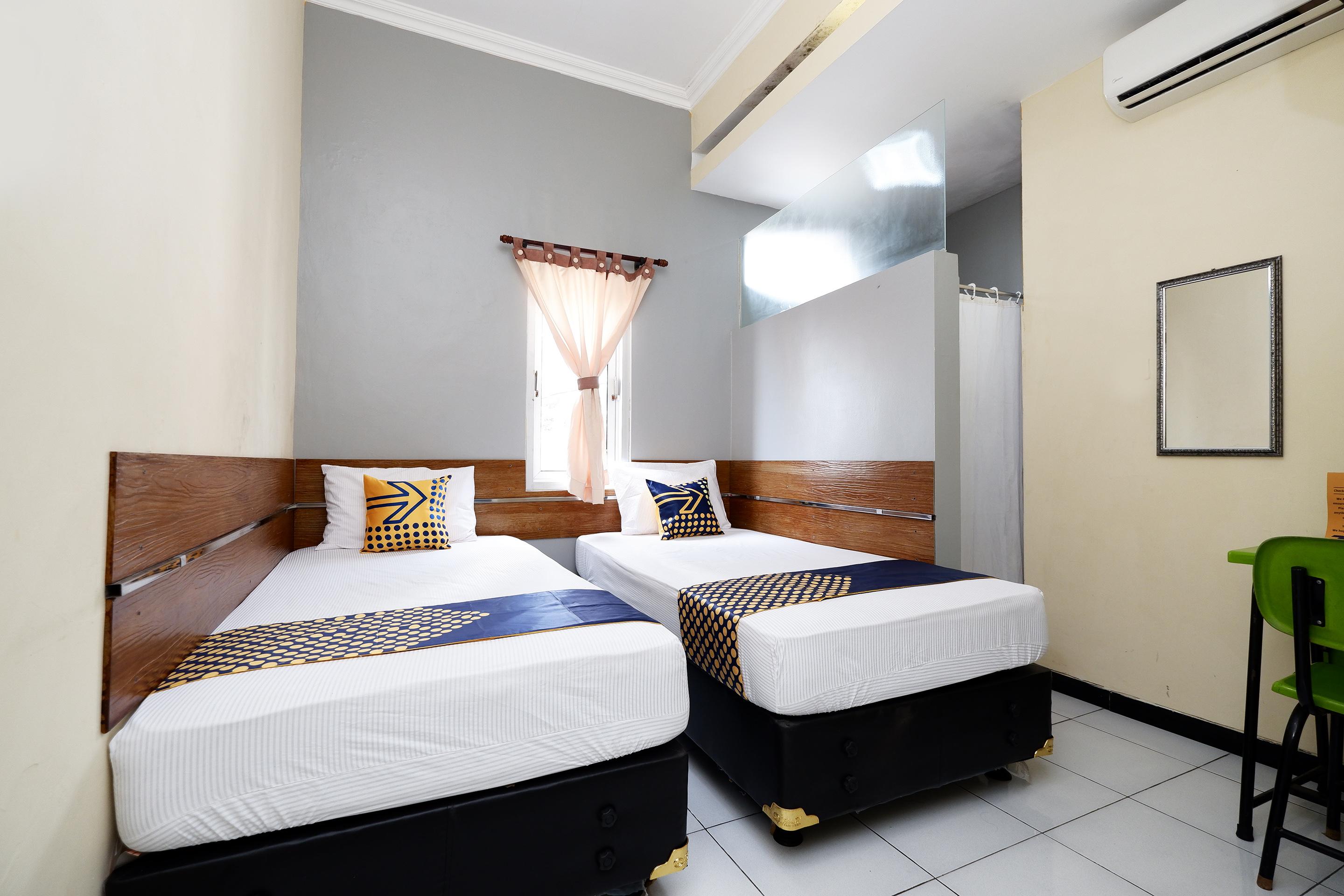 Super Oyo 2209 Solo Point Guest House Syariah Eksteriør bilde